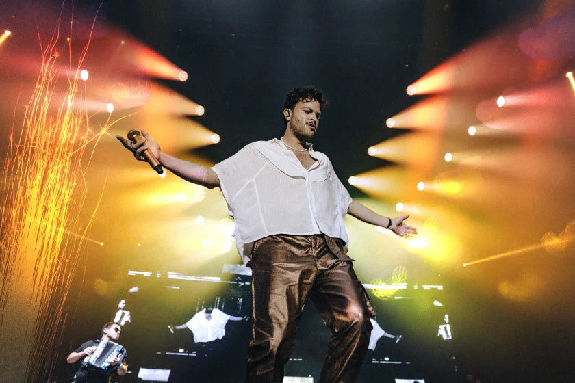 El cantautor Gusi introduce el vallenato colombiano en Chicago durante su debut estadounidense